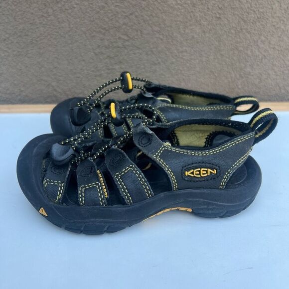 Keen Sandals Kids Size US 10 (EU 27) Black Closed Wide Toe Box Comfort Waterproo - Picture 3 of 6